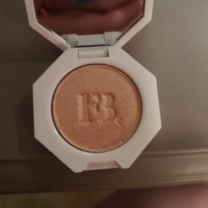 Fenty beauty highlighter